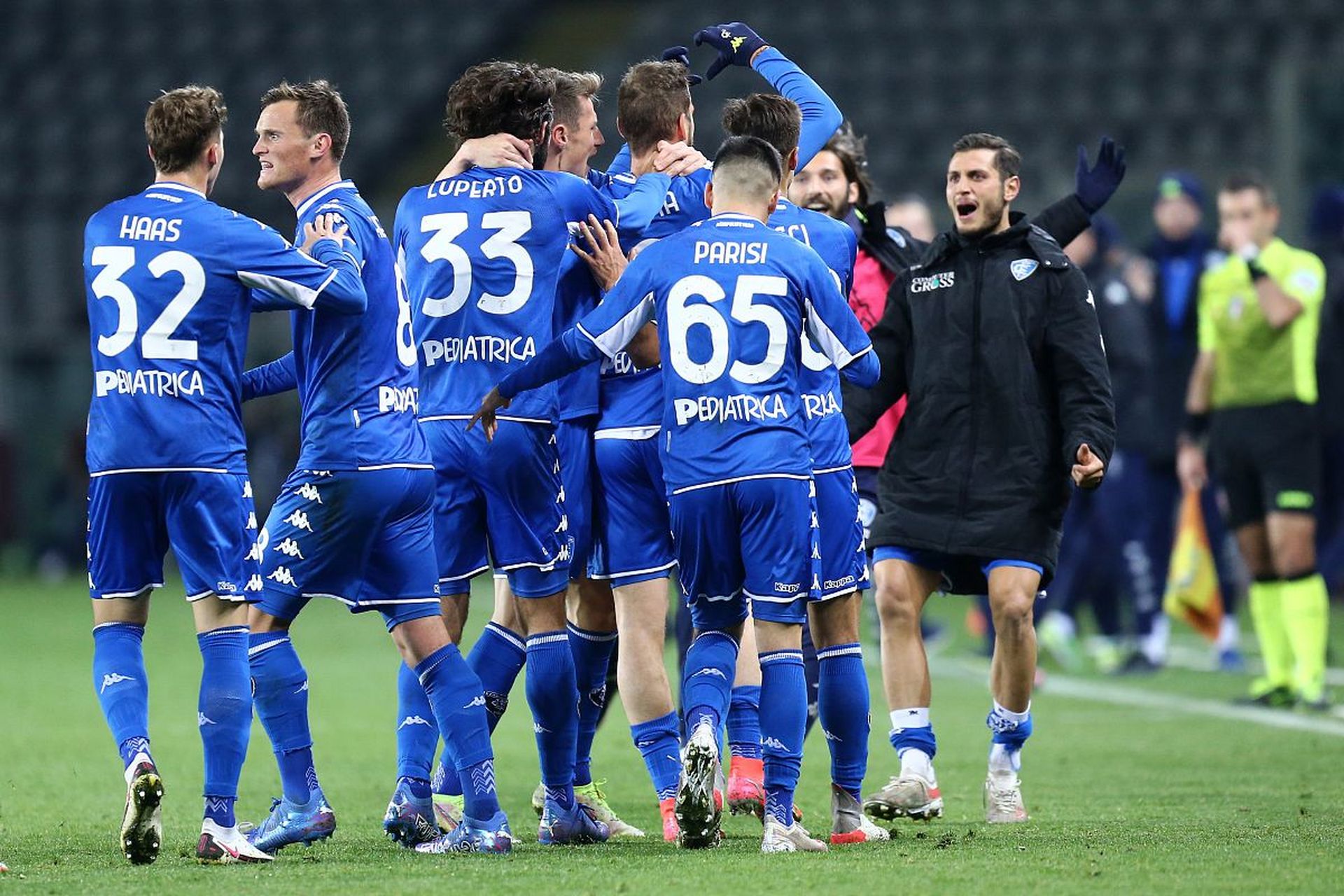 他们不仅签 他们不仅签